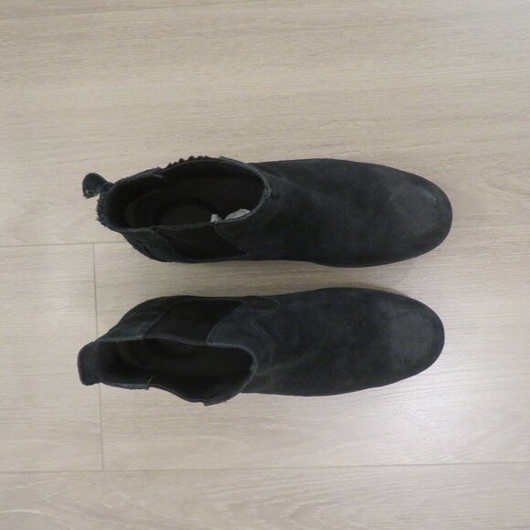 UGG Black Suede Chelsea Boot. Size 10. - Picture 2 of 6